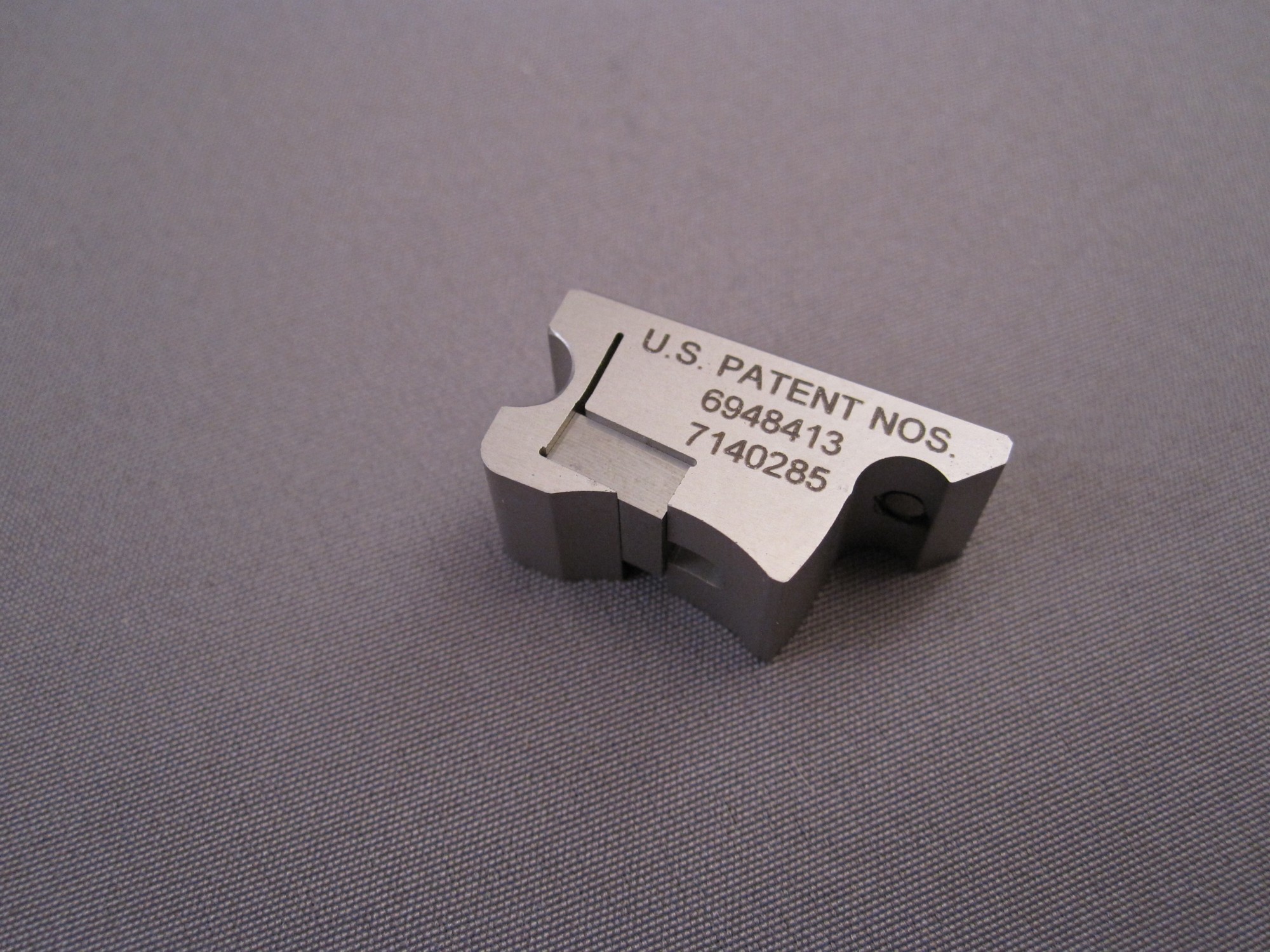 FIXED HOLDER INSERT AND SET SCREW FOR EXTENDED LIFE CHOPPER